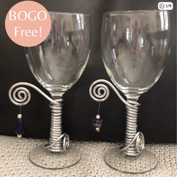 ⚡️2/$12 🍷Wine Glasses Embellished w Bead Charms. Set of Two (2). NWOT. - Picture 2 of 10